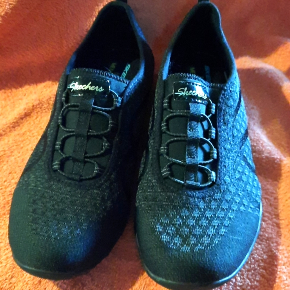 Skechers size 8